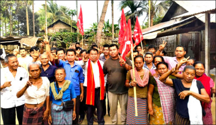 திரிபுராவில் மார்க்சிஸ்ட் கம்யூனிஸ்ட் கட்சியில் இணைந்த 74 குடும்பங்கள்